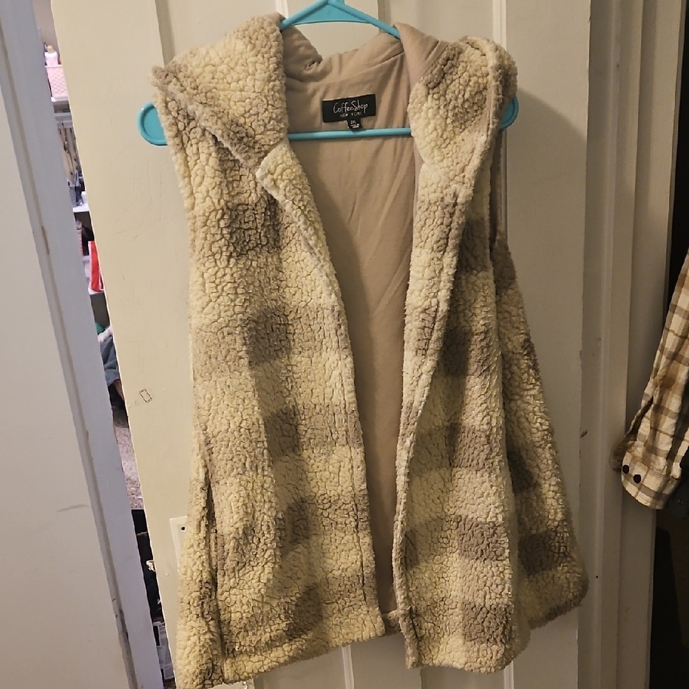 CoffeeShop Plaid Sherpa Vest - Cream and Gray